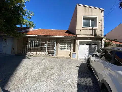 CASA DE 4 AMBIENTES CON PILETA, GARAJE PASANTE Y APTO CREDITO