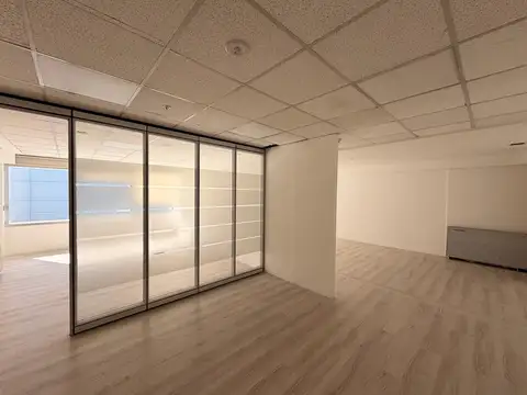 Oficina 4 ambientes con 2 baños