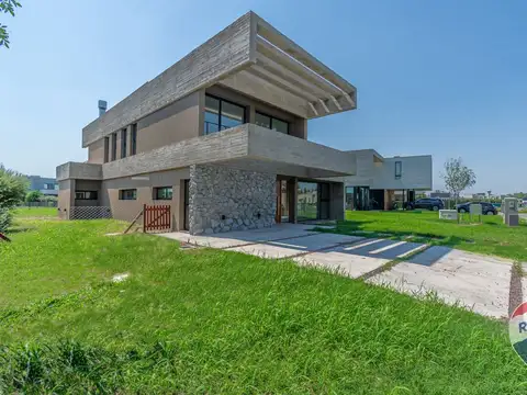 Los Robles 5900
