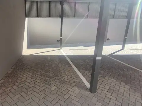En Venta Cochera Edificio Bauen
