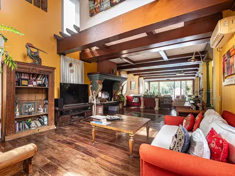 Casa en Venta con 2 cocheras