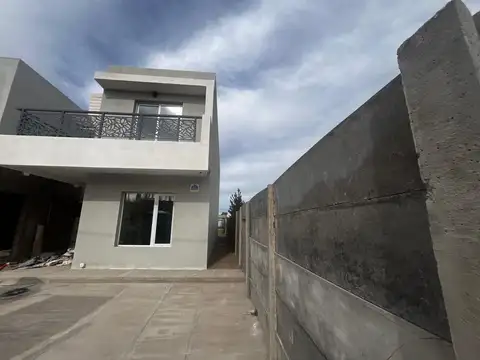 VENTA DUPLEX 3 DORMITORIOS B°LA CASONA ll PLOTTIER