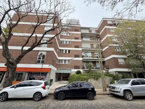 Amplísimo departamento de tres ambientes en alquiler ubicado en San Isidro, cerca de todo.
