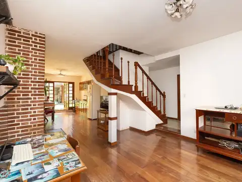 Casa 4 ambientes con 2 baños