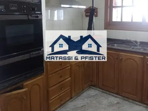 Casa 5 ambientes con 4 baños