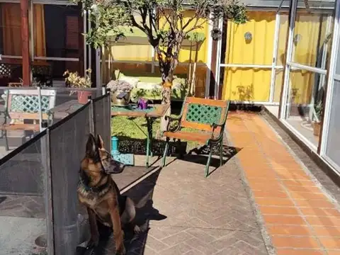 casa  en Ranelagh, con quincho y pileta
