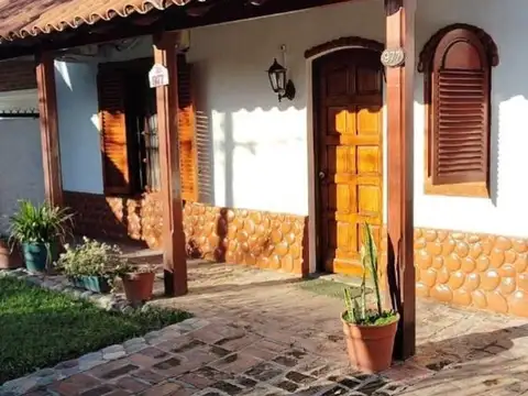 casa  en Ranelagh, con quincho y pileta