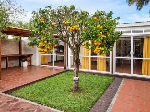 Casa en Venta con 3 cocheras