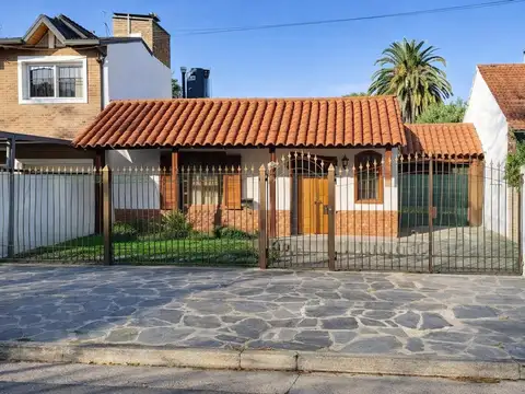 casa  en Ranelagh, con quincho y pileta