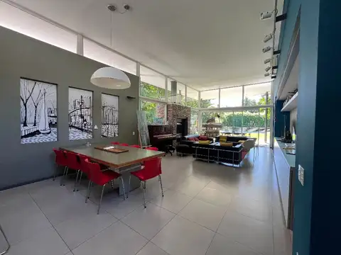 Excelente casa en San Carlos C.C. lote central