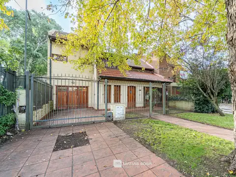 Casa en Venta con 2 cocheras
