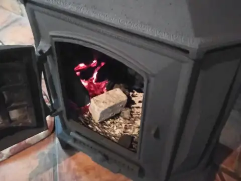 VENTA DE CASA COLONIAL DE 7 AMB. CON IMPORTANTE TERRENO Y PILETA