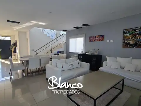Casa 4 ambientes con 3 baños