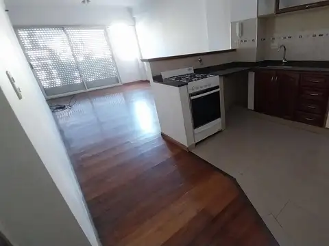 Muy buen departamento monoambiente con balcón.