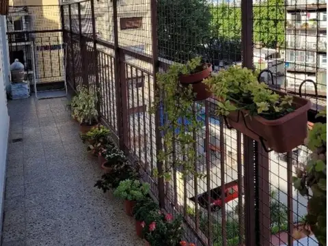 Venta de Departamento de 3 ambientes, con balcón, en Chacarita