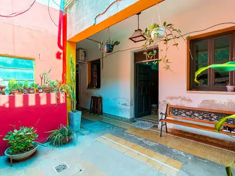 Casa en Venta con 2 cocheras