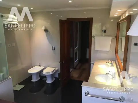 Casa en Venta en Bernal, USD 579.000