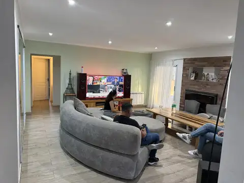 Casa 6 ambientes con 3 baños