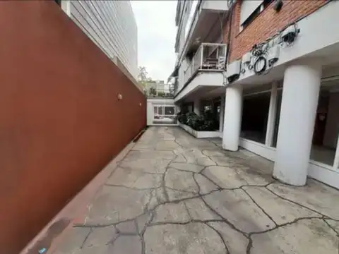 Cochera en venta en pleno centro de San Isidro, zona tribunales