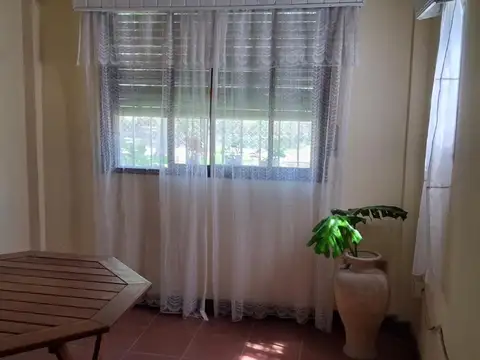 Casa en Alquiler con 1 cochera