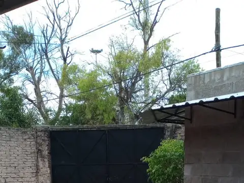 Casa en Alquiler con 2 cocheras