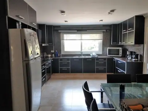 Casa en Venta con 6 cocheras