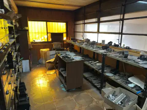 Venta Galpón 400 m2 aprox en Caseros