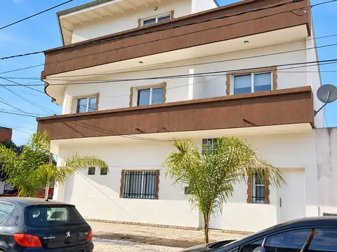 Combet 7700, Piso 2