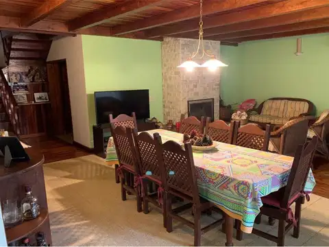 Casa 6 ambientes con 2 baños
