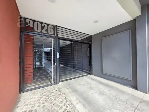 Mármol  al 3000  e/ Diagonal Chilavert y Artigas