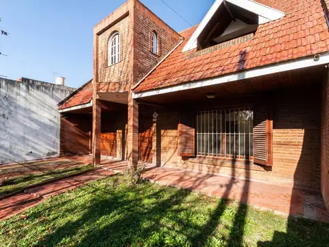 VENTA CASA 3 DORM, GARAGE, QUINCHO, PARQUE-GUILLÓN