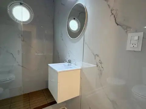 3 AMB al frente, baño y toilette