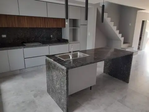 VENTA DUPLEX 3 DORMITORIOS LOS PLATANOS