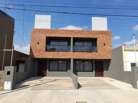 VENTA DUPLEX 3 DORMITORIOS LOS PLATANOS