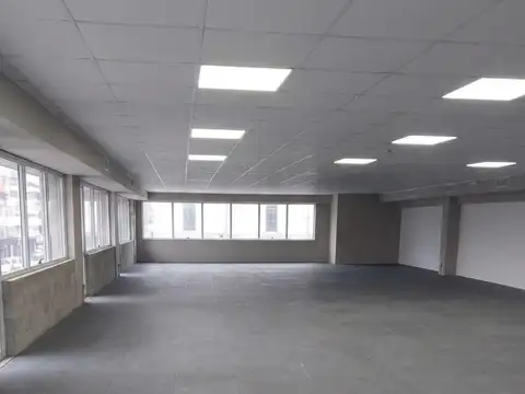 Oficina Monoambiente con 4 baños