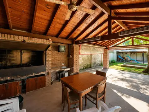 Casa 4 ambientes con 3 baños