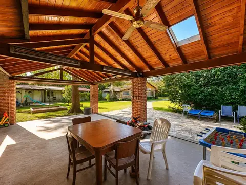 Casa en Venta con 2 cocheras