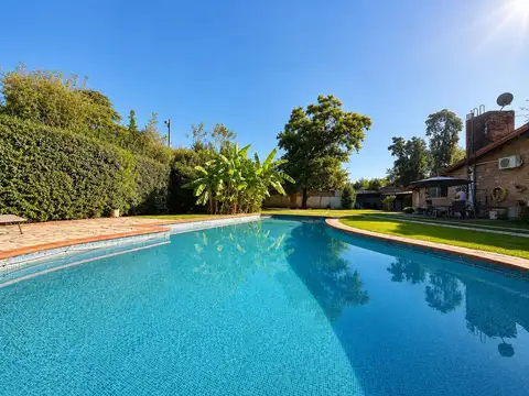 Casaquinta "El Casco" lote 1.600 m²+Casa Huéspedes+Piscina