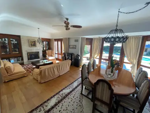 Casa en Venta con 5 cocheras