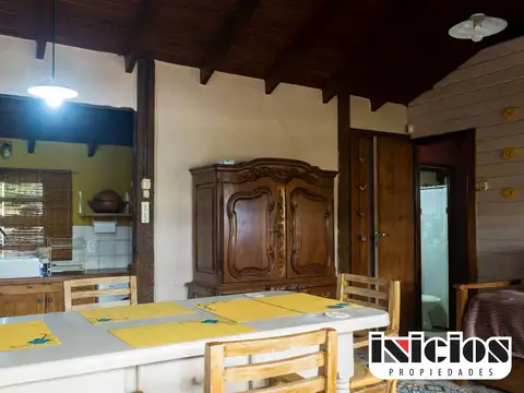 Casa tipo cabaña con deck y parrilla - C738