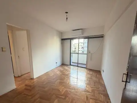 2 Ambientes al frente con balcon corrido muy luminoso