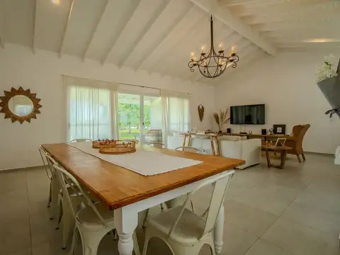 Casa 5 ambientes con 1 baño