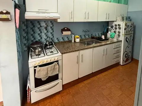 Casa 4 ambientes con garaje - liniers