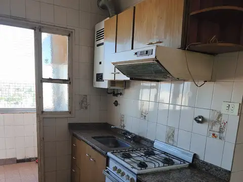 DEPARTAMENTO 3 AMBIENTES CON BALCÓN Y VISTA AL FRENTE. BERUTI 205 PISO 18 "B" AVELLANEDA