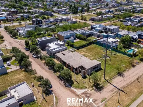 Casa 2 ambientes con 1 baño