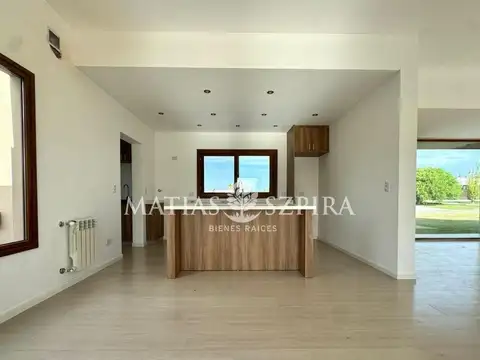 Casa en Venta con 3 cocheras