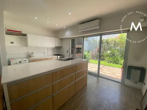 APTO CRÉDITO - Duplex en venta de 3 ambientes con cochera, jardín y parrilla - Villa Ballester