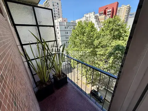 VENTA Departamento ambiente y medio reciclado con balcón, a metros de Plaza Colón – Mar del Plata