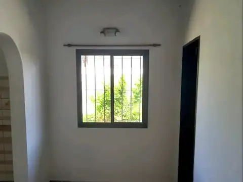 ALQUILER – CASA 5 AMBIENTES – 250 M2 TOTALES