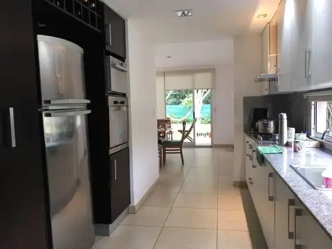 Casa 4 ambientes con 3 baños